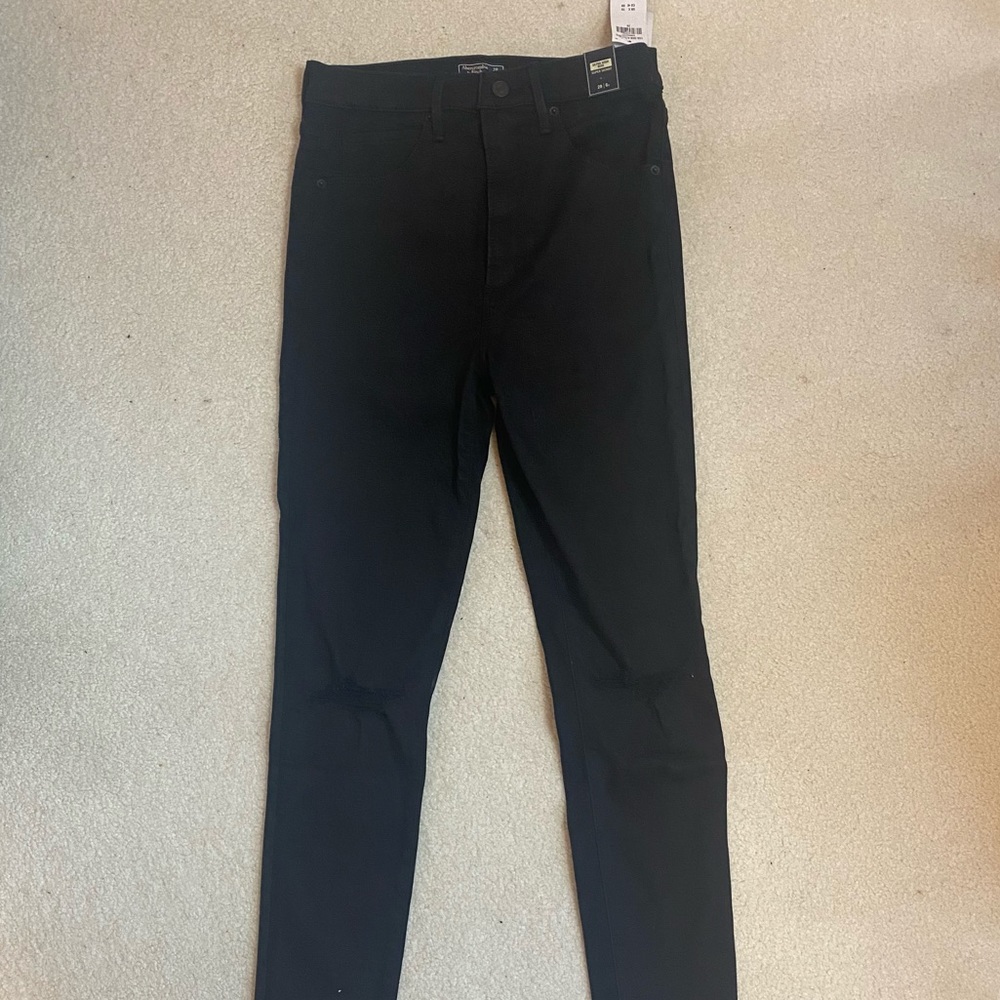 NWT Abercrombie ultra high rise super skinny jean size 28